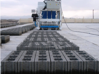 Constmach Mobile Maschine zur Herstellung von Blöcken, Ziegeln und Pflastersteinen - Mašina za beton