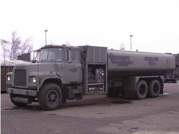 MACK DM492S - Kamion cisterna