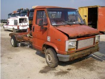 Fiat DUCATO 13 DIESEL - Kamion sa golom šasijom i zatvorenom kabinom