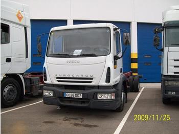 ISUZU ML120E21 - Kamion sa golom šasijom i zatvorenom kabinom