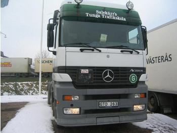 Mercedes-Benz 3243 - Kamion sa golom šasijom i zatvorenom kabinom