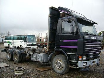 Scania 143 H, 6x4 - Kamion sa golom šasijom i zatvorenom kabinom