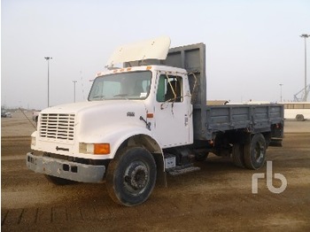 International 4700 4X2 - Kamion sa tovarnim sandukom