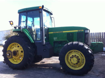 JOHN DEERE 7810 - Traktor