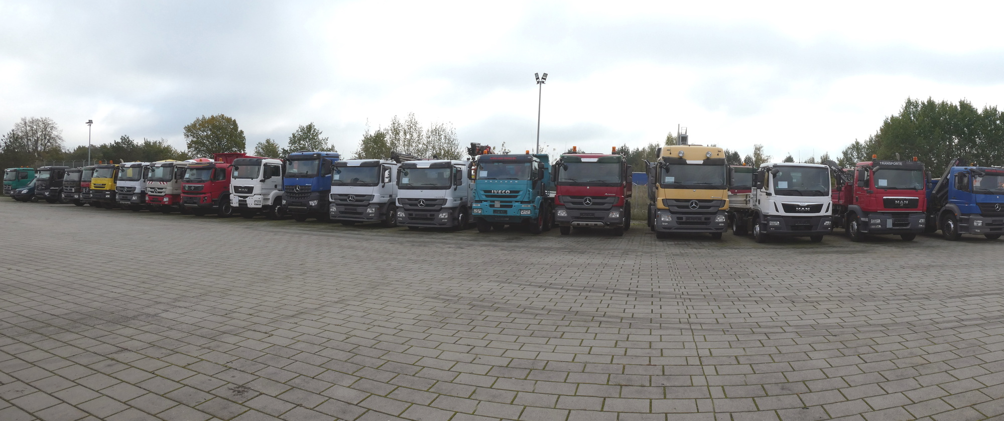 Henze Truck GmbH - Poluprikolice - 3-osovine undefined: slika 1